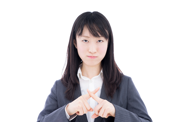 矯正中にマウスピースが浮いたままはNGのイメージ