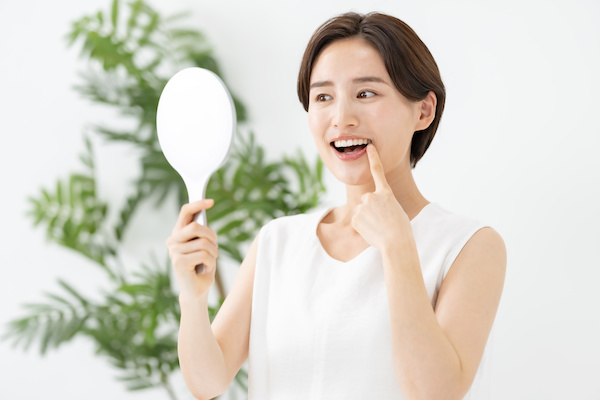 歯がきれいな女性